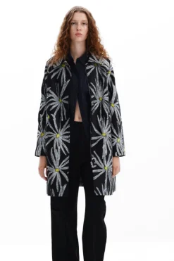 Abrigo estampado margaritas
