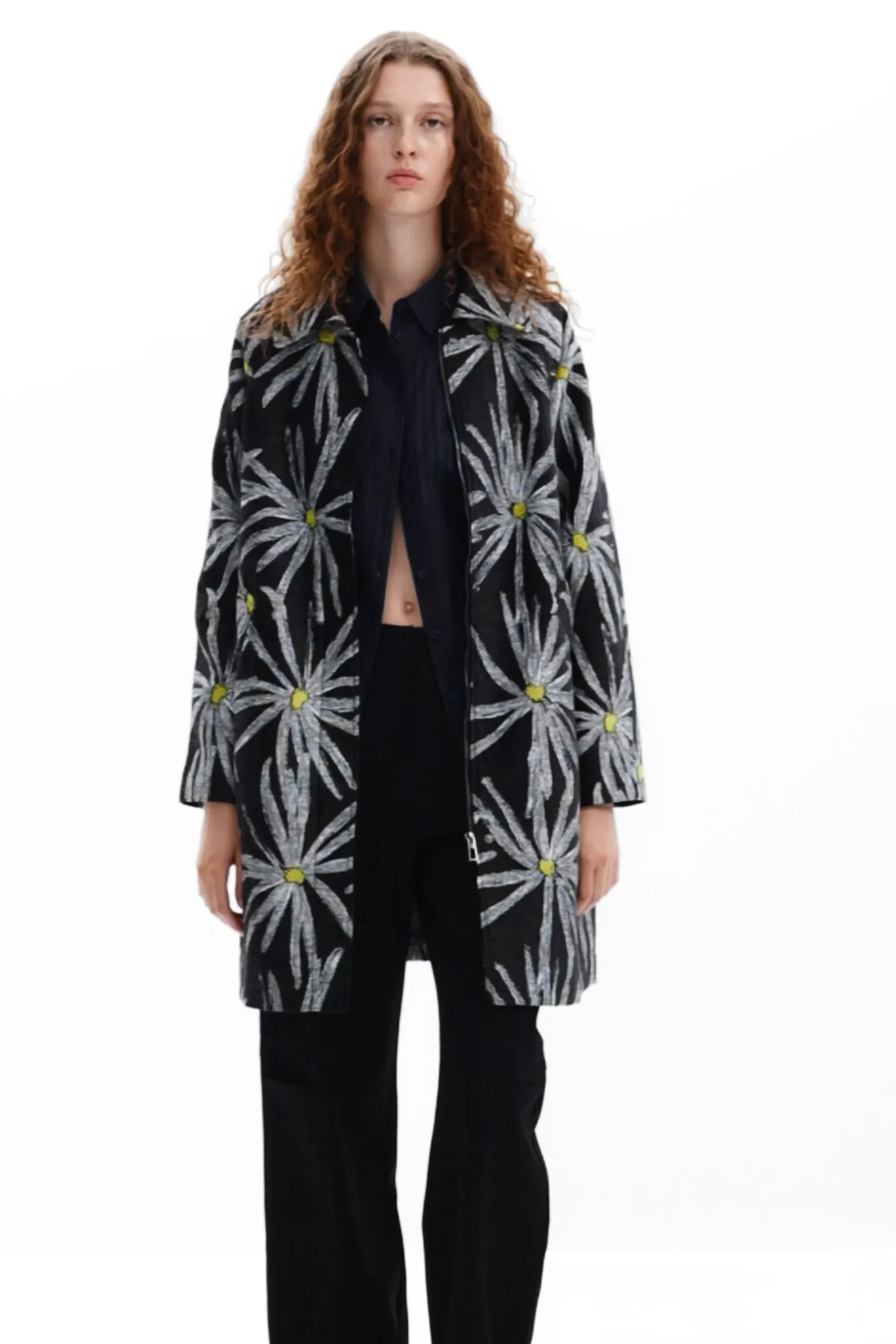 Abrigo estampado margaritas