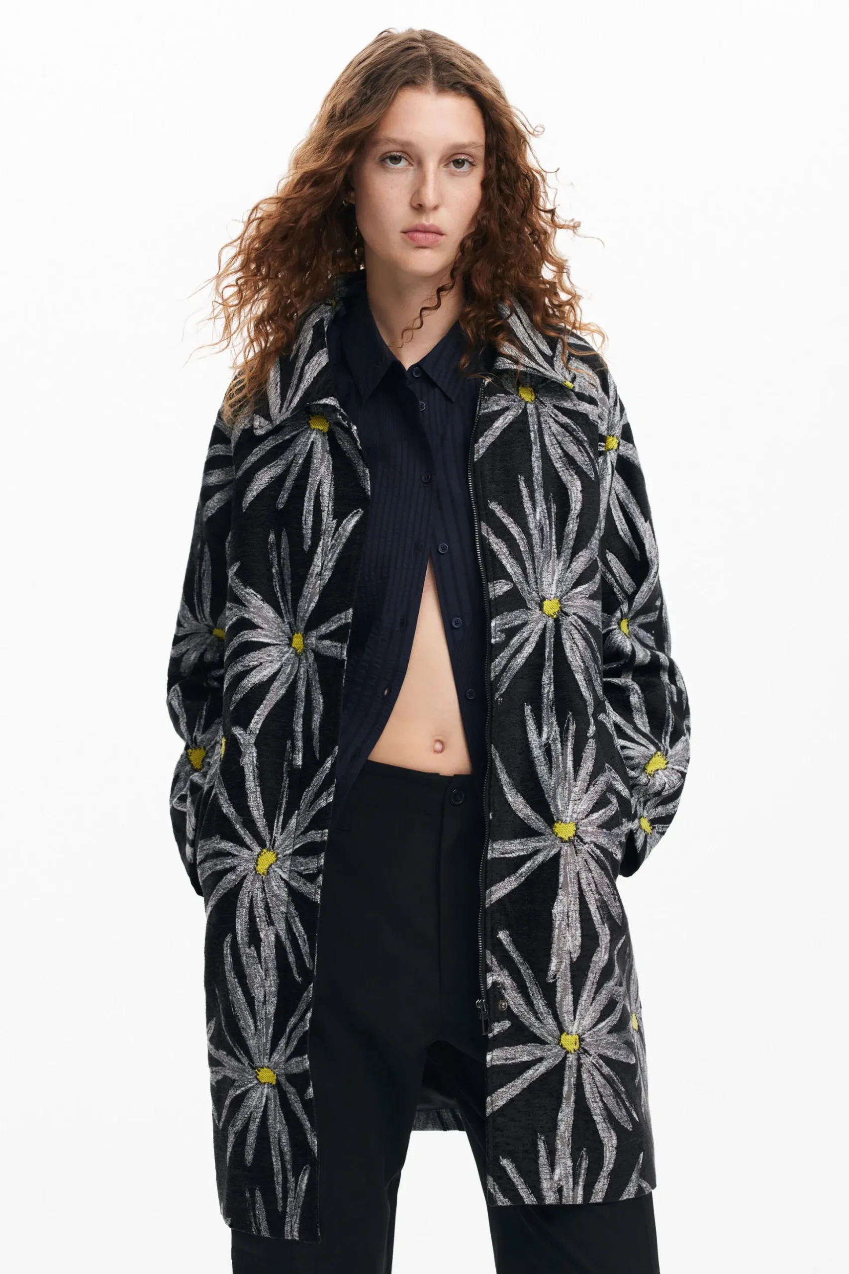 Abrigo estampado margaritas