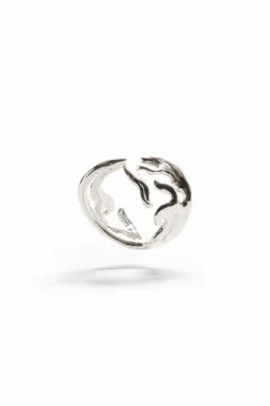 Anillo formas orgánicas baño plata Zalio