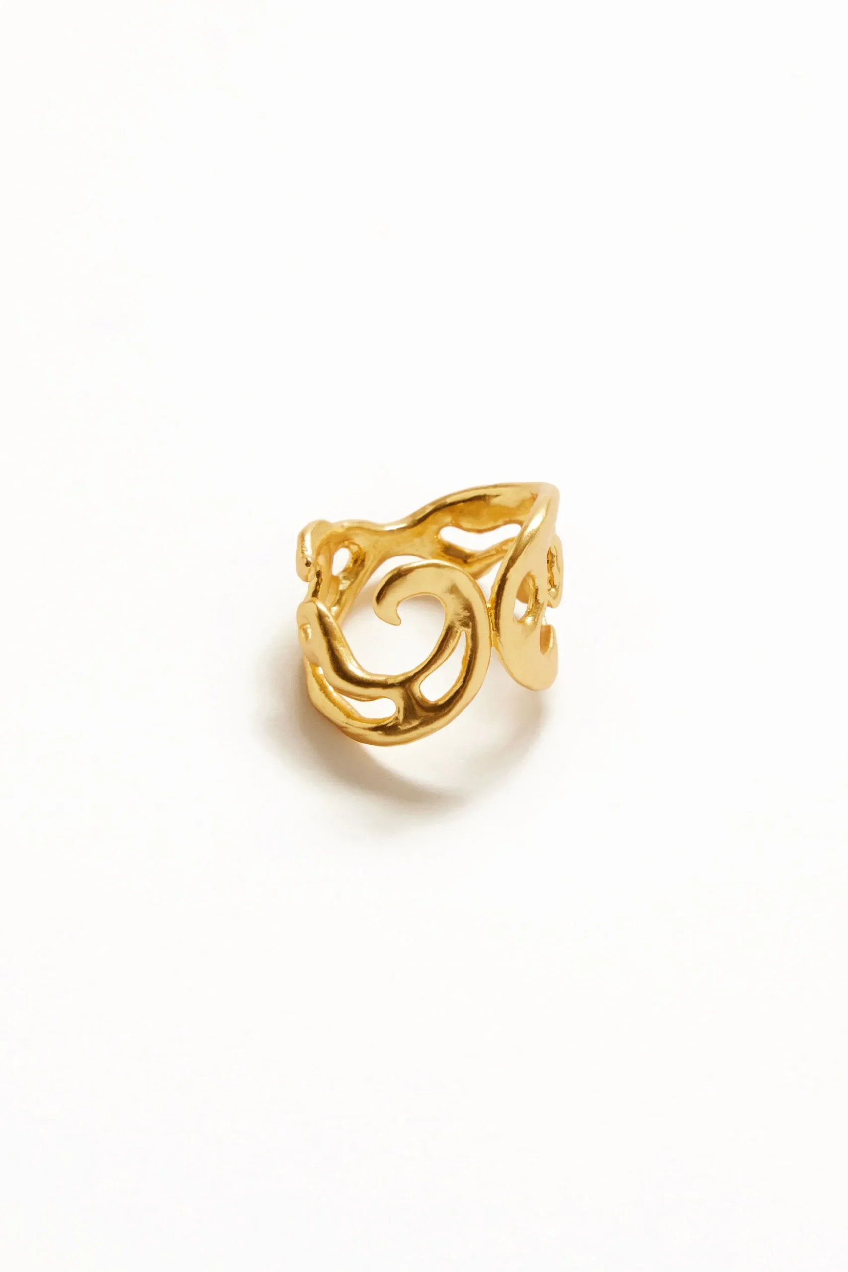 Anillo formas orgánicas baño oro Zalio