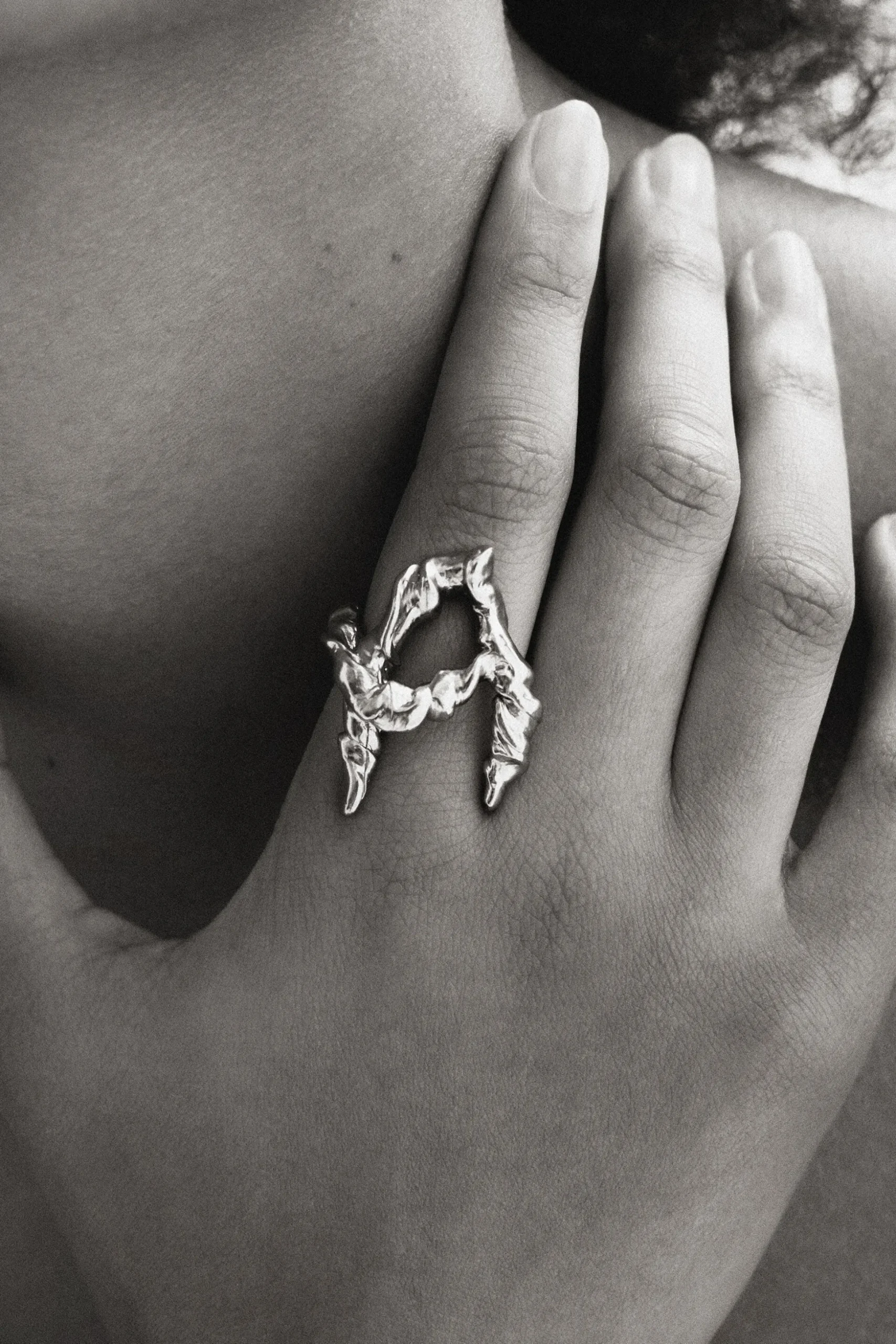 Anillo letra A baño plata Zalio