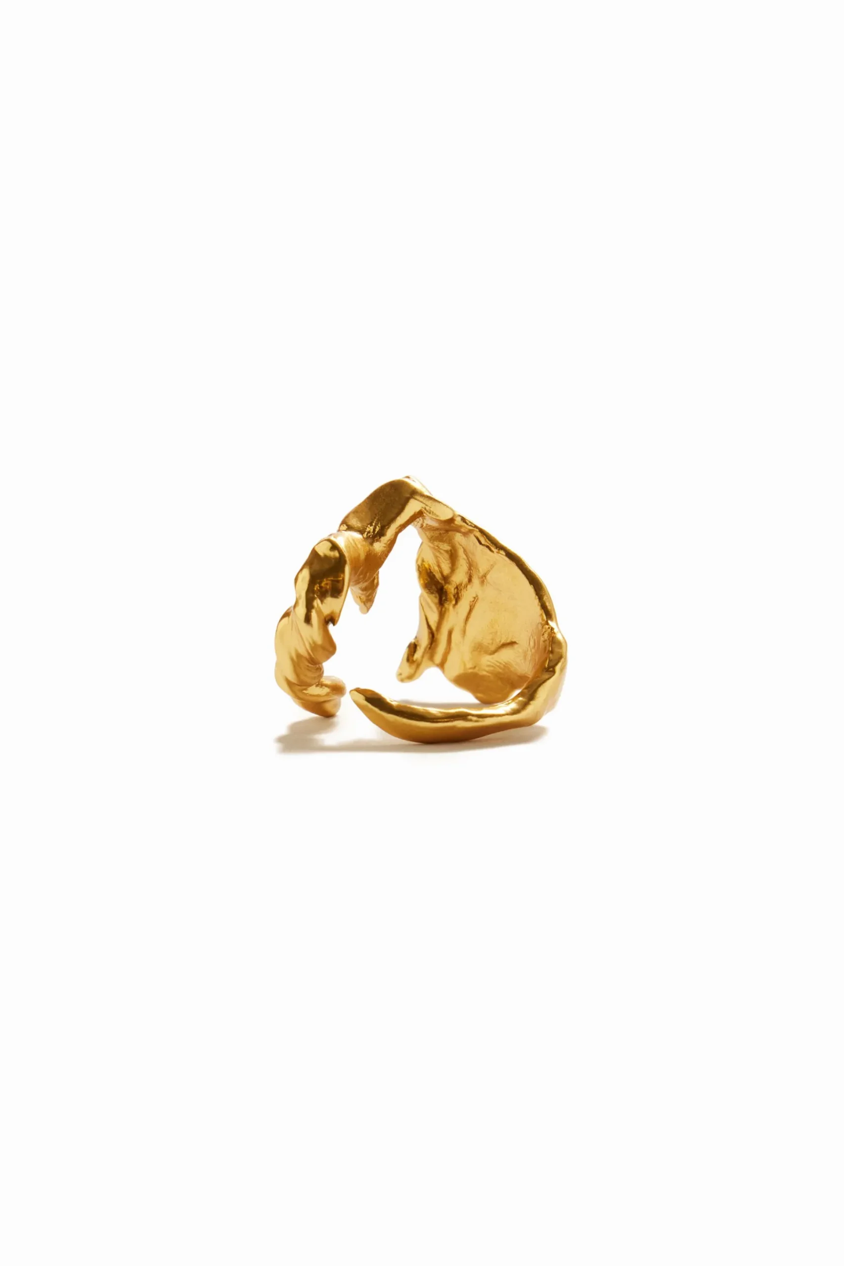 Anillo letra M baño oro Zalio