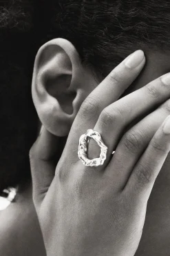 Anillo letra O baño oro Zalio