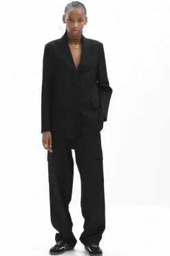 Blazer troqueada silueta flores