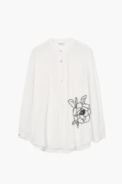 Blusa flor bordada