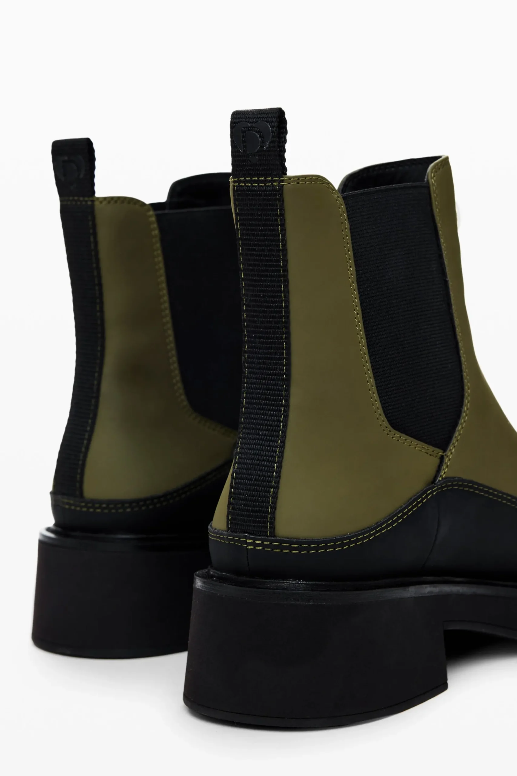 Bota estilo Chelsea