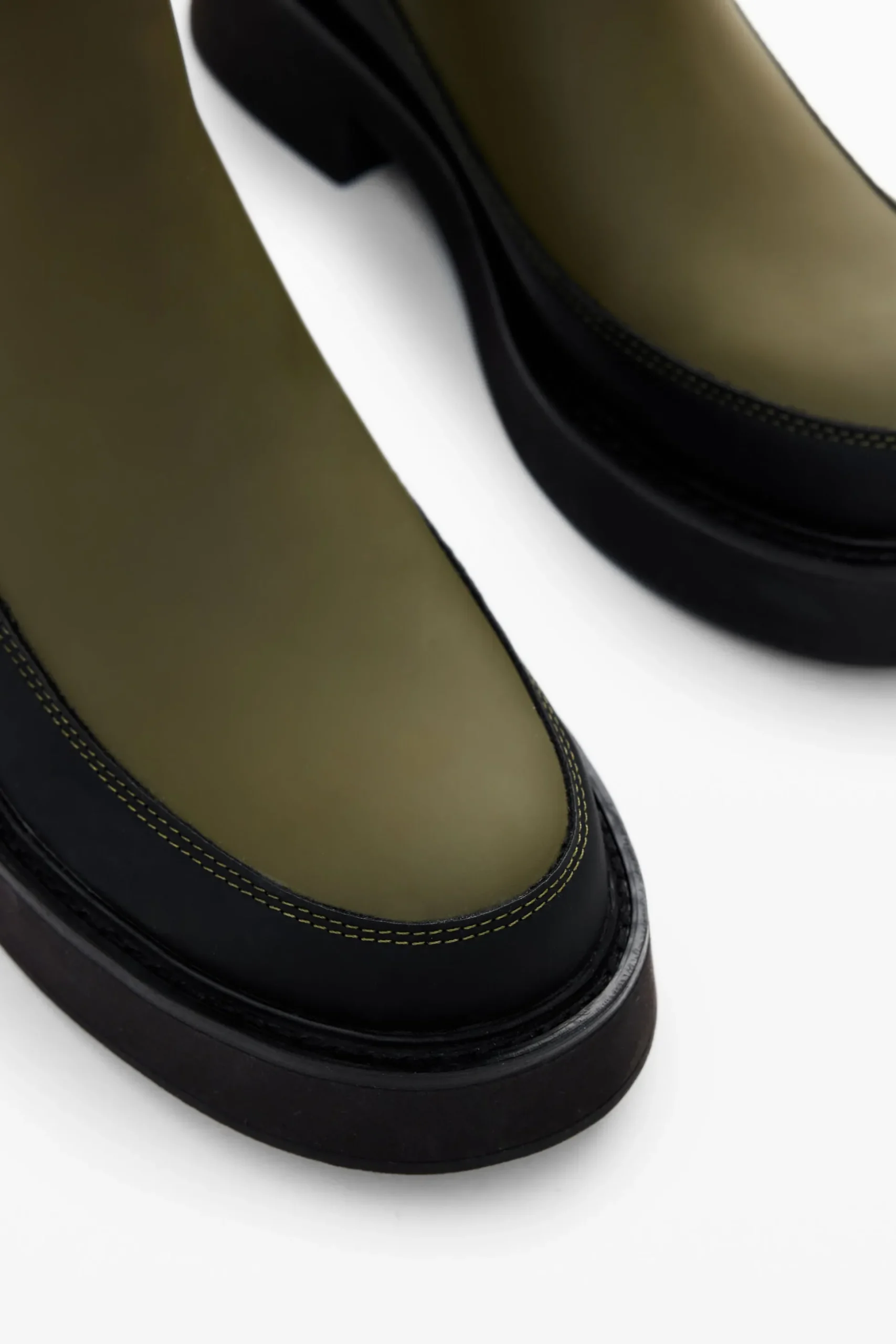 Bota estilo Chelsea