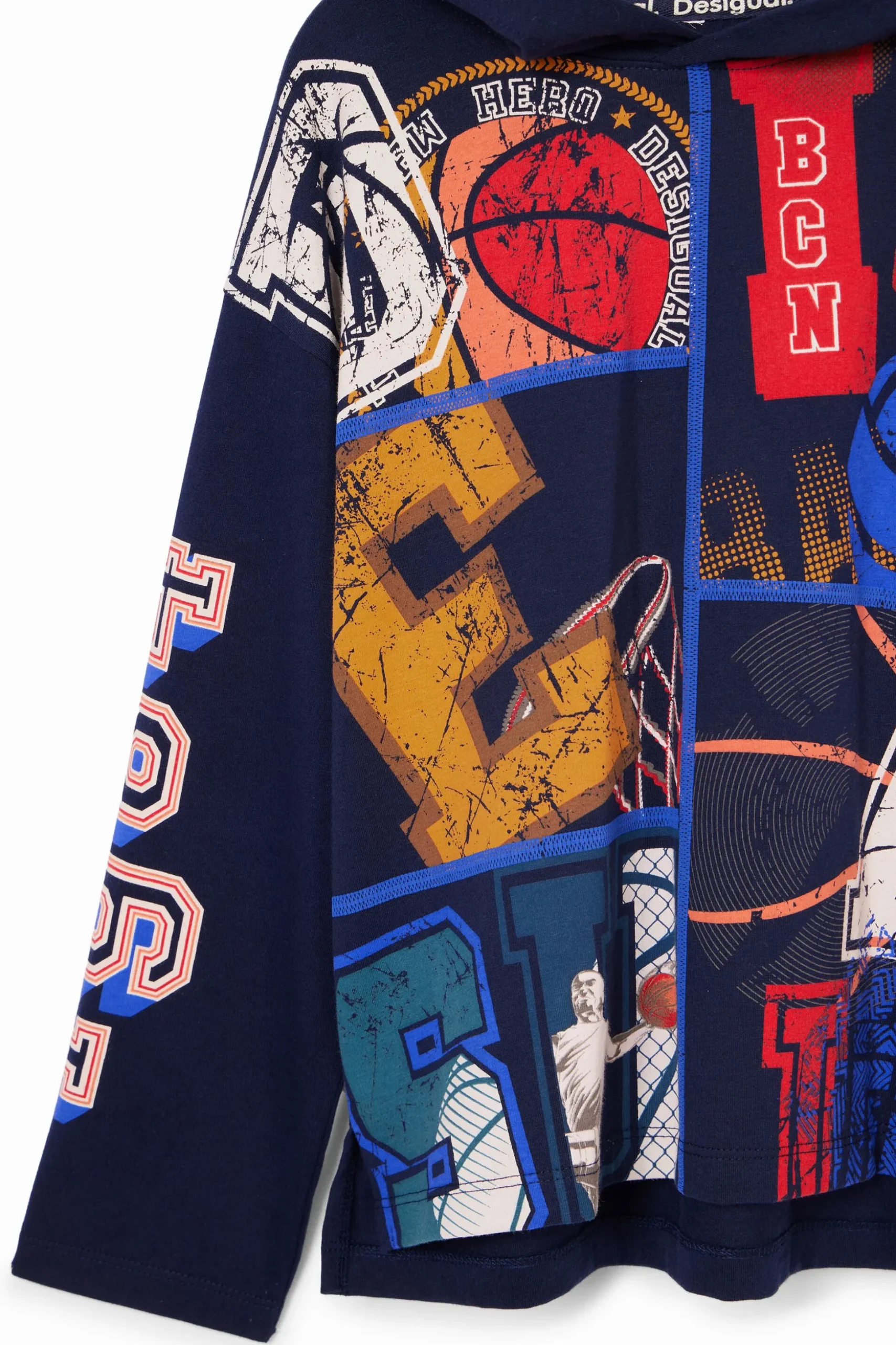 Camiseta de baloncesto con capucha
