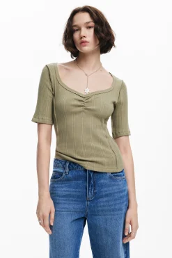 Camiseta escote fruncido