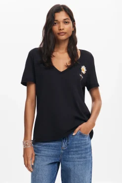 Camiseta escote pico flor