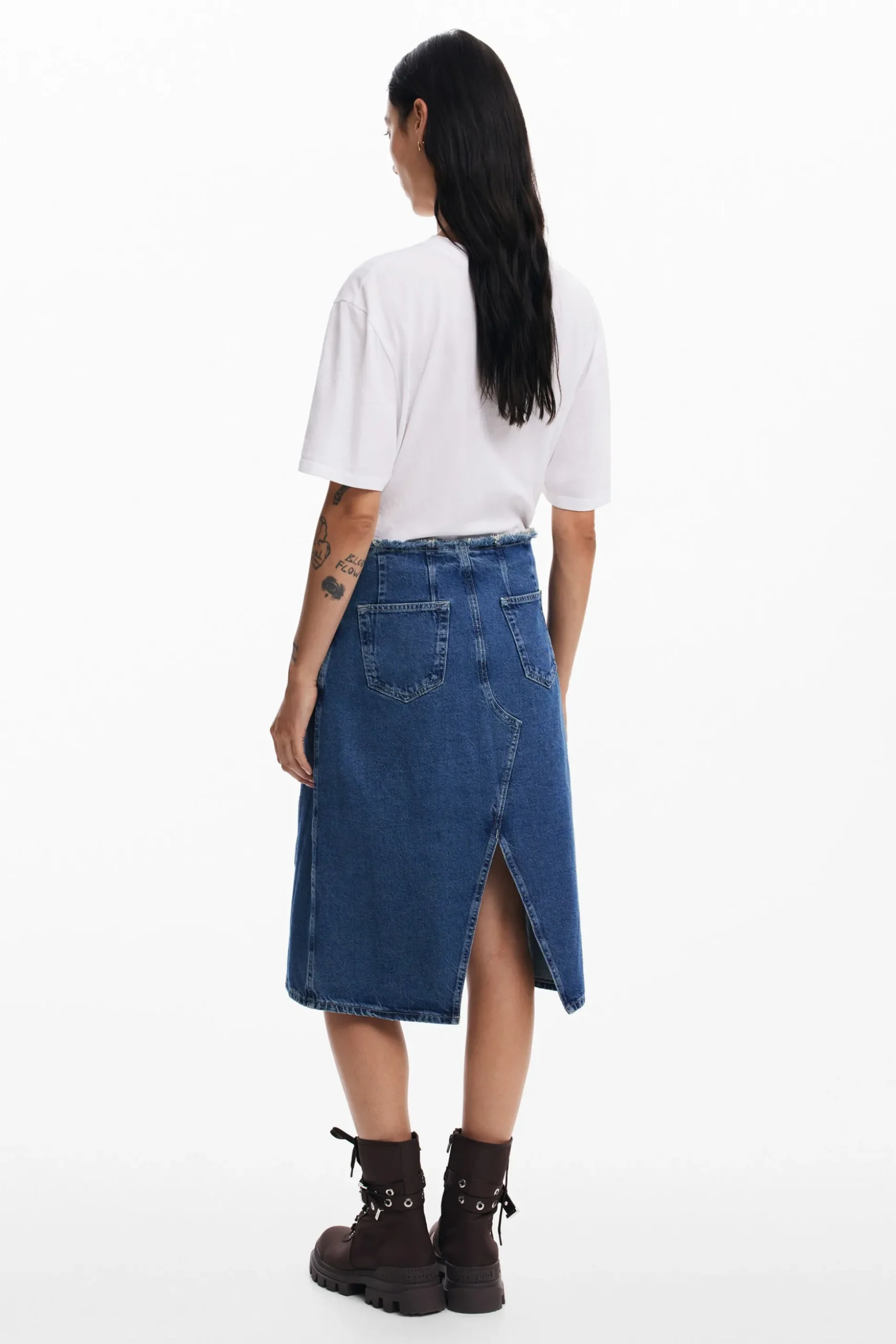 Camiseta lisa detalles