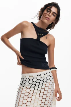 Camiseta nudo