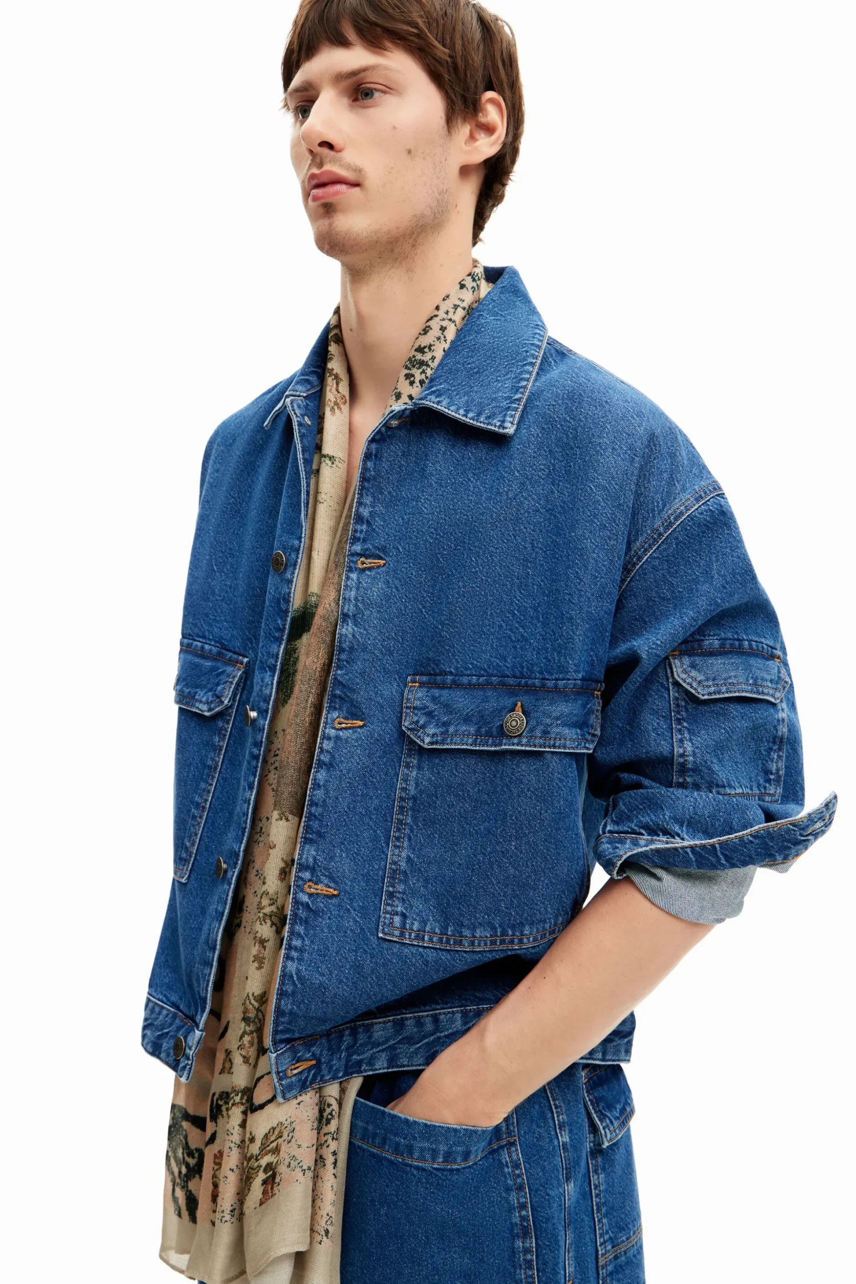 Cazadora denim bolsillos