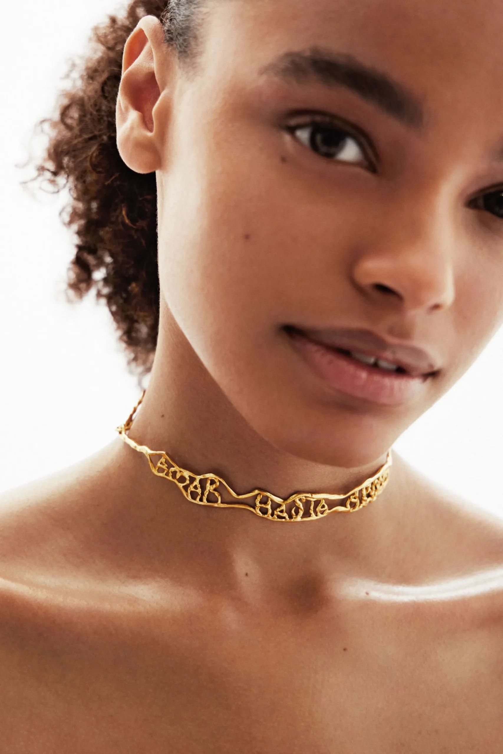 Choker mensaje estrecho baño oro Zalio