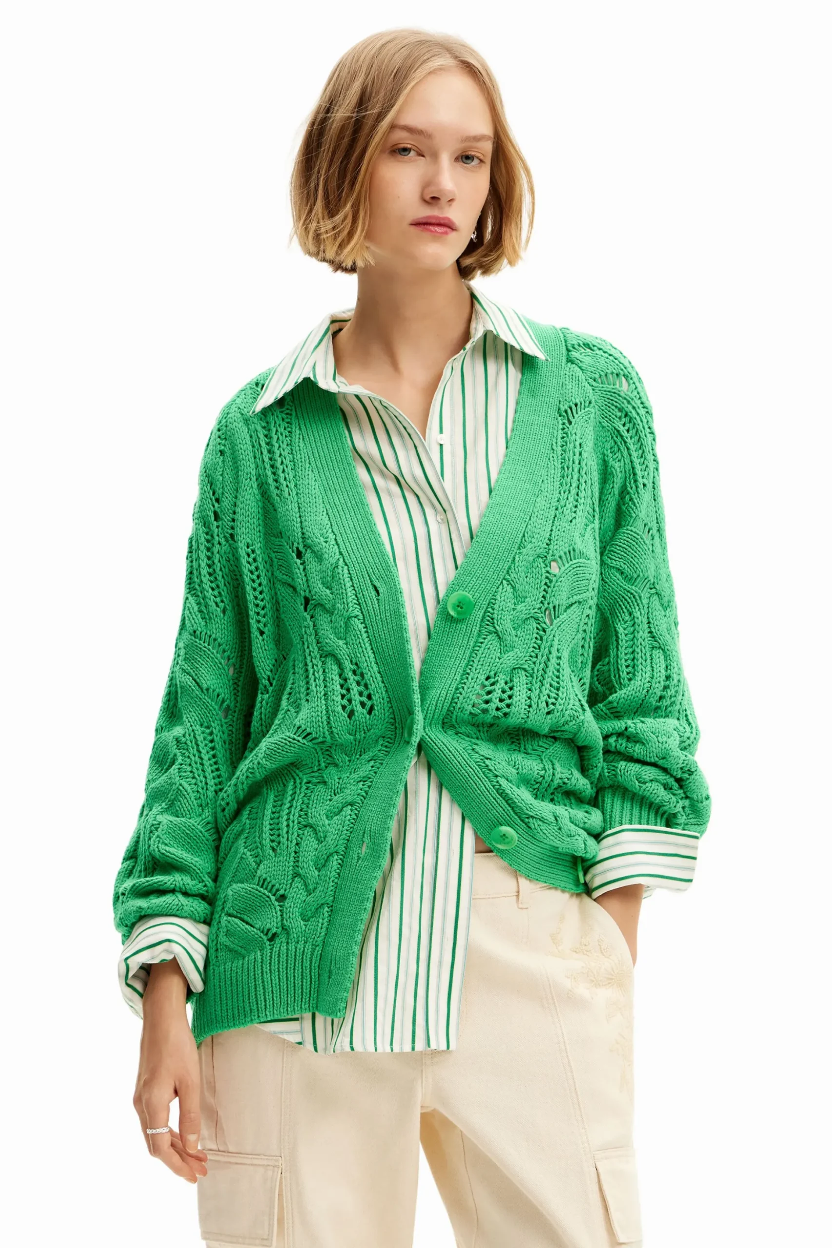 Cárdigan oversize calados