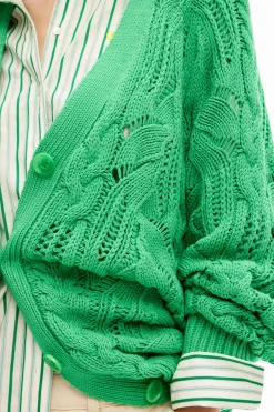 Cárdigan oversize calados
