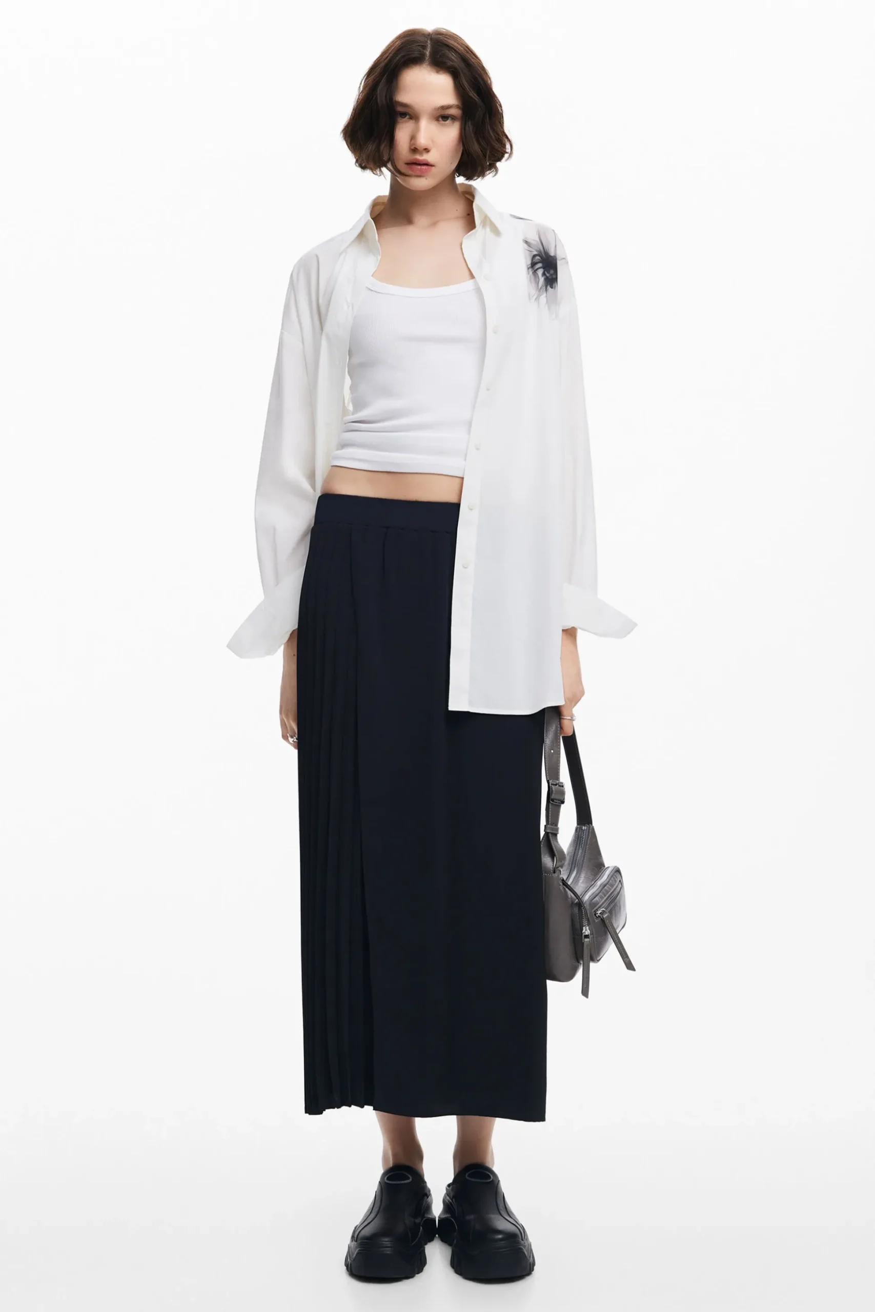Falda midi pliegues