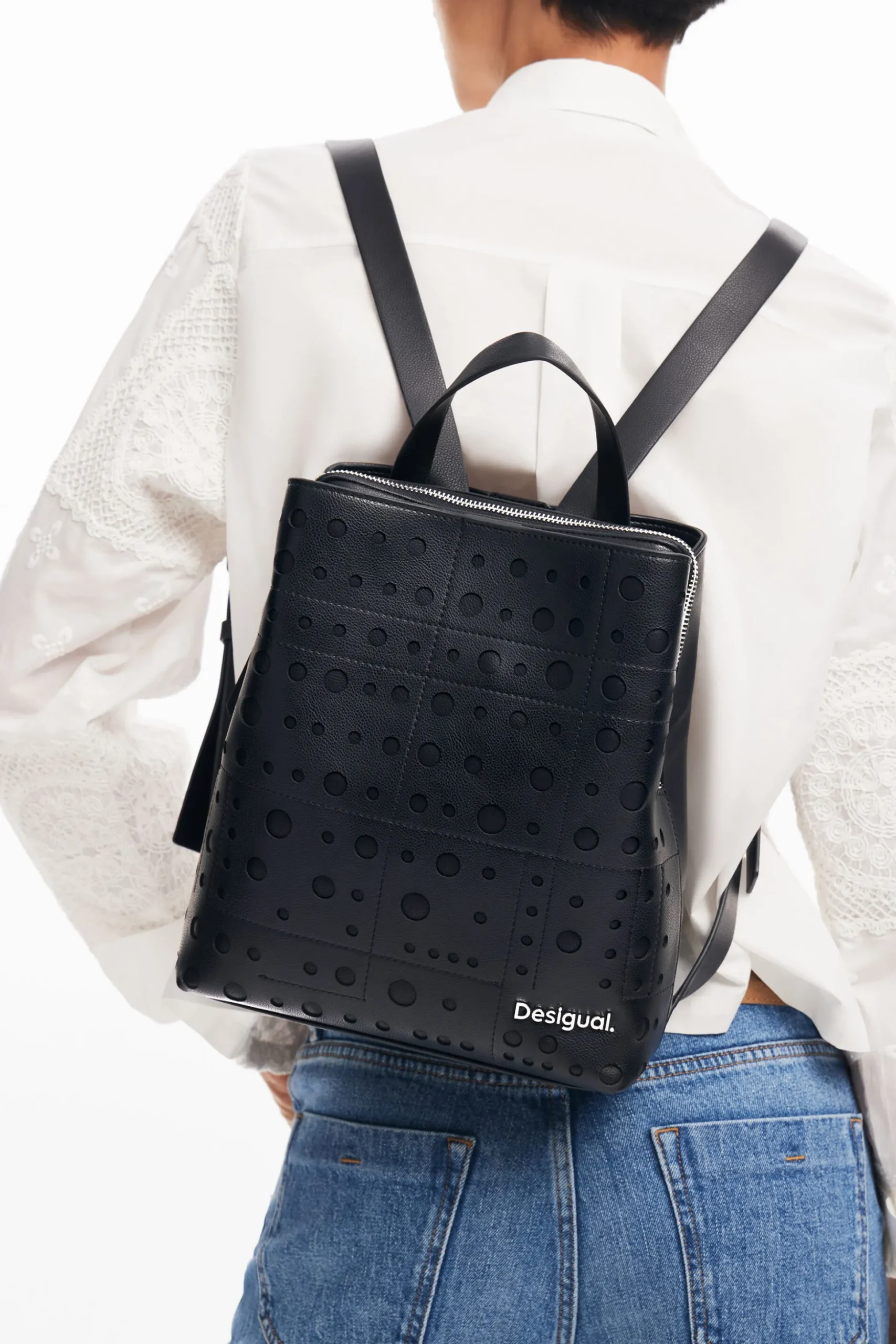 Mochila efecto piel círculos