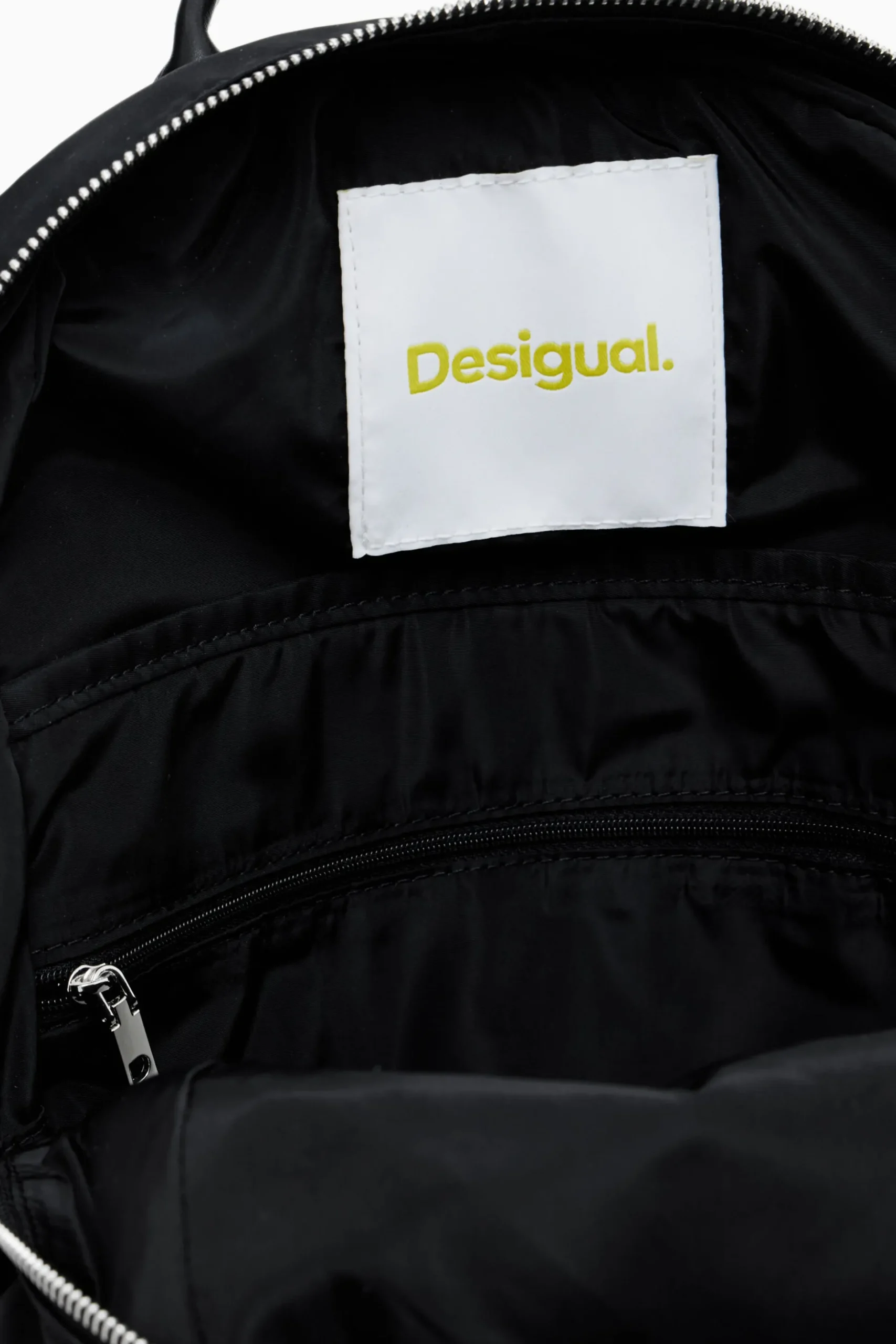 Mochila mediana varios bolsillos