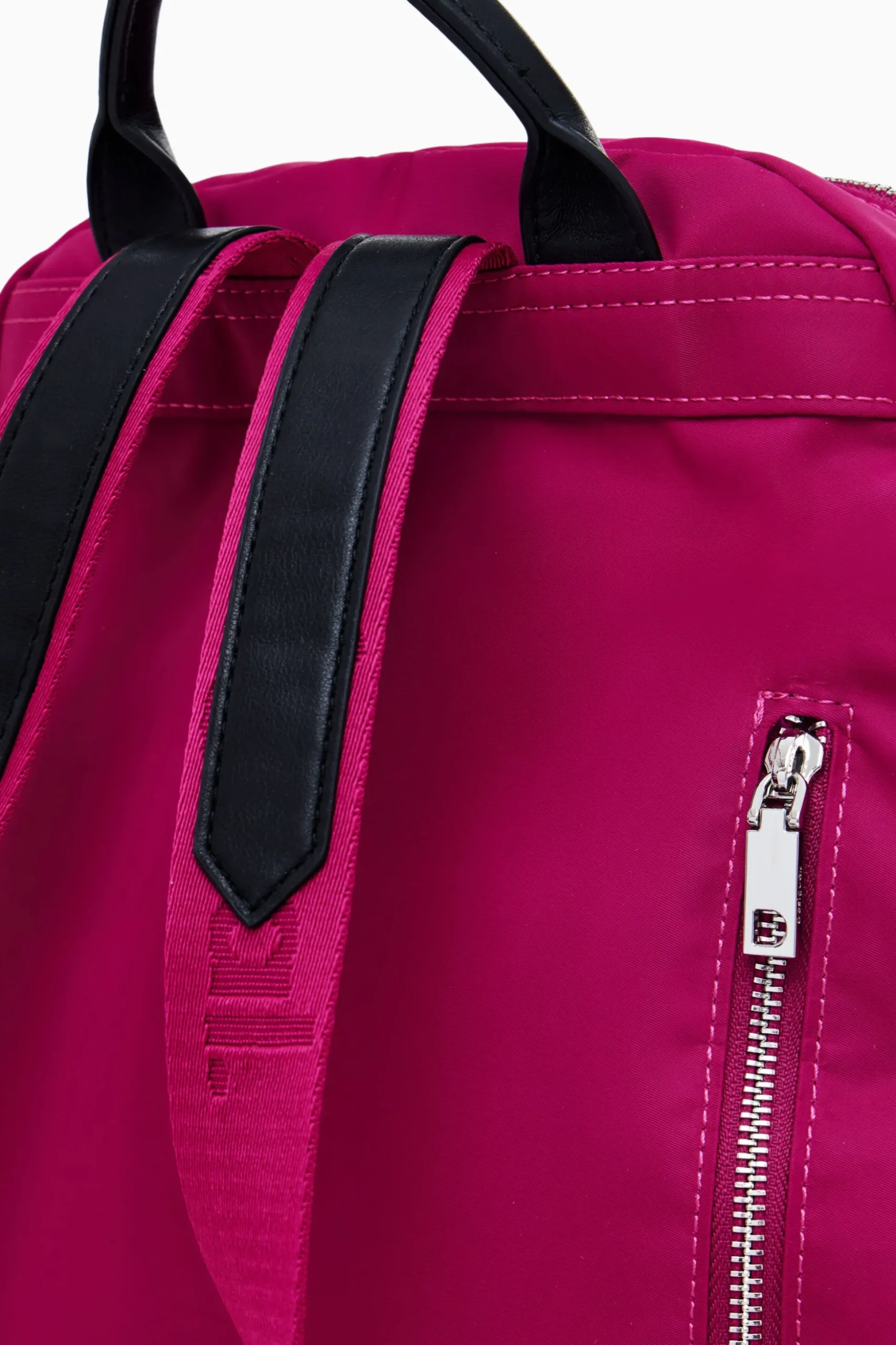 Mochila mediana varios bolsillos