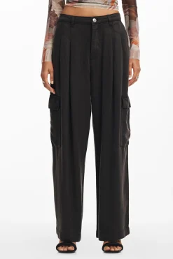 Pantalón cargo fluido