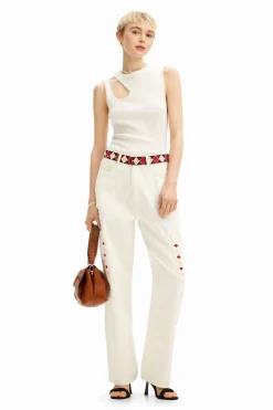 Pantalón denim cropped con bordes de rombos