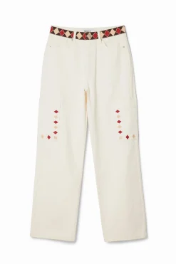 Pantalón denim cropped con bordes de rombos