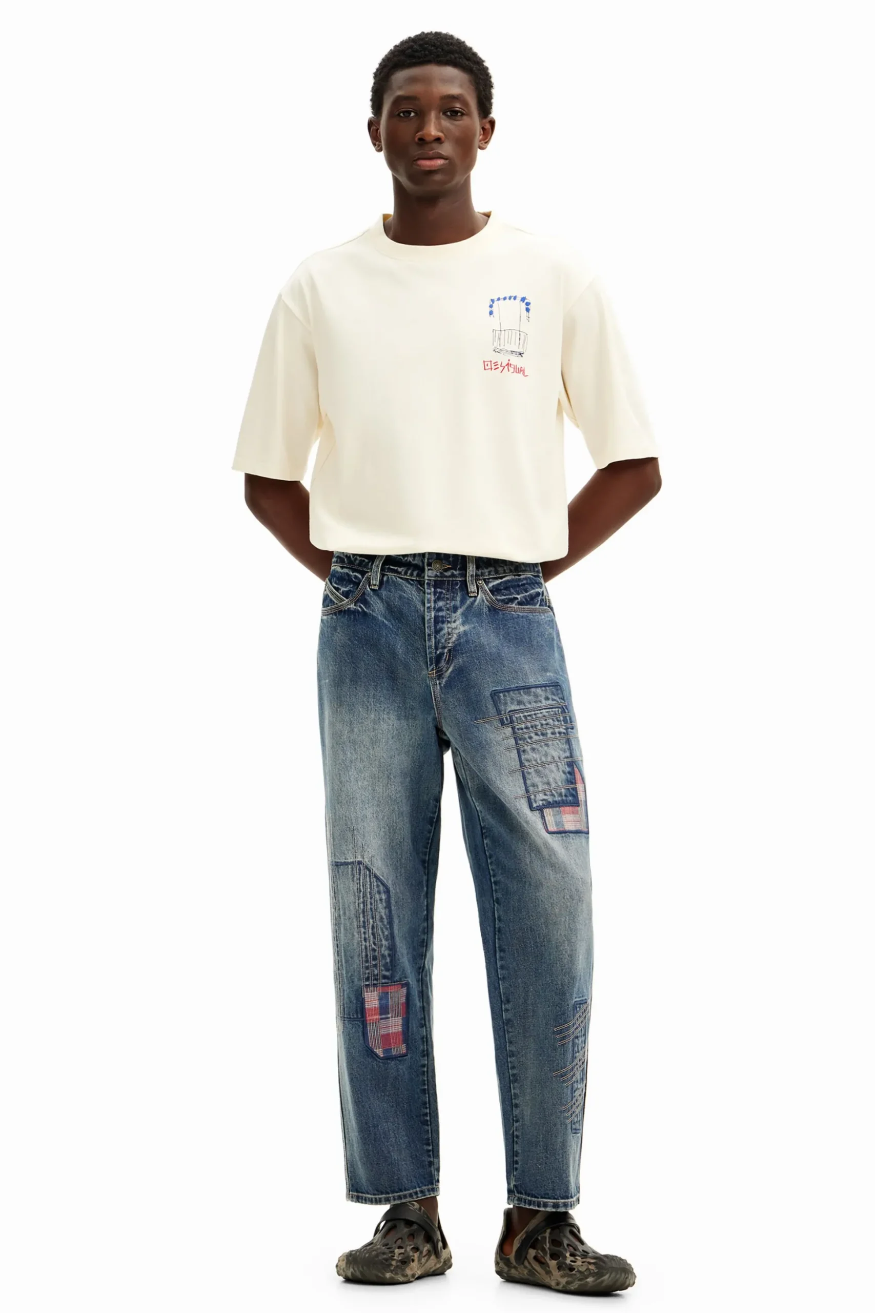 Pantalón denim parcheado