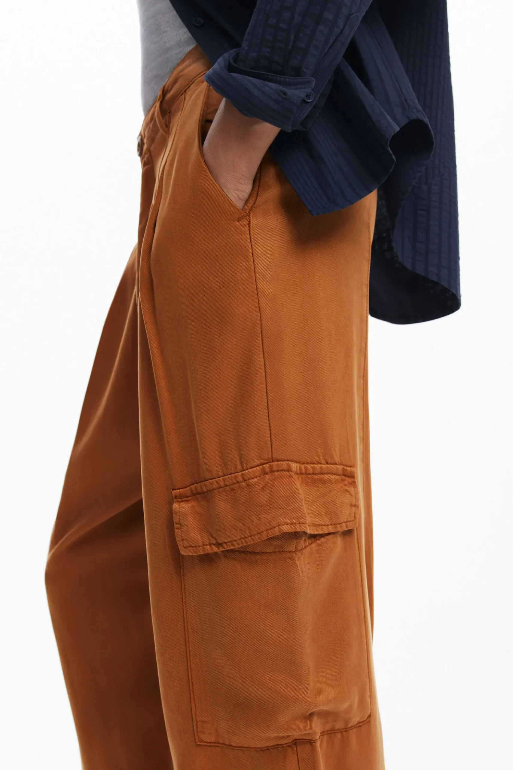 Pantalones cargo fluidos
