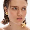 Pendientes largos asimétricos flor baño oro Zalio