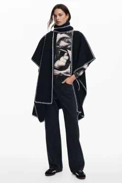 Poncho con bufanda