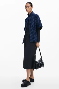 Poncho patrón geométrico
