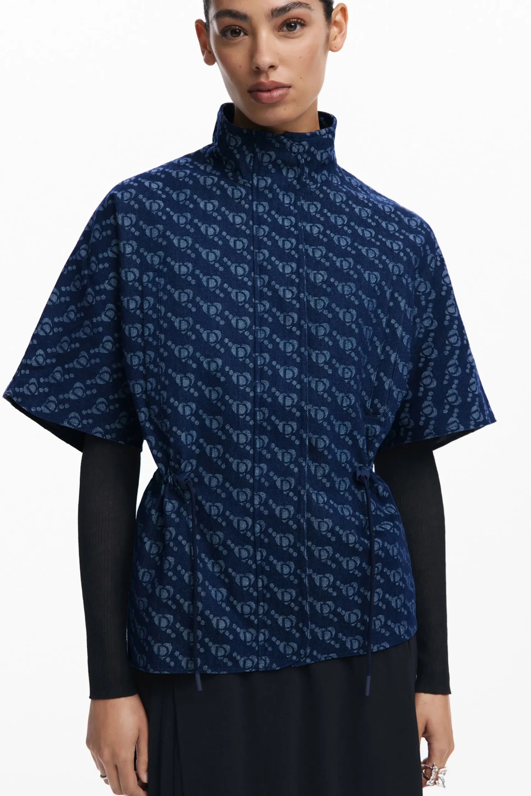 Poncho patrón geométrico
