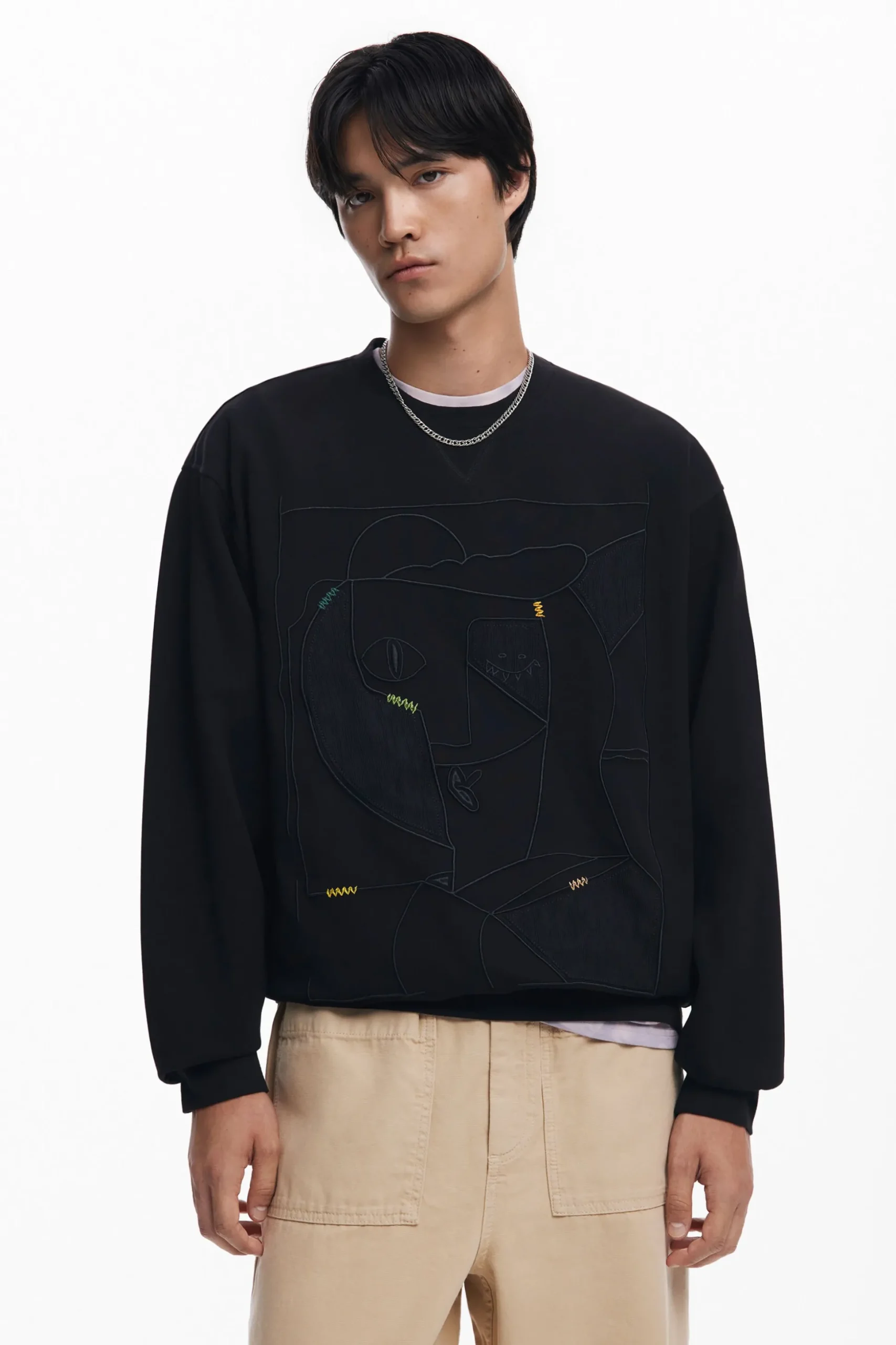 Sudadera bordados contraste