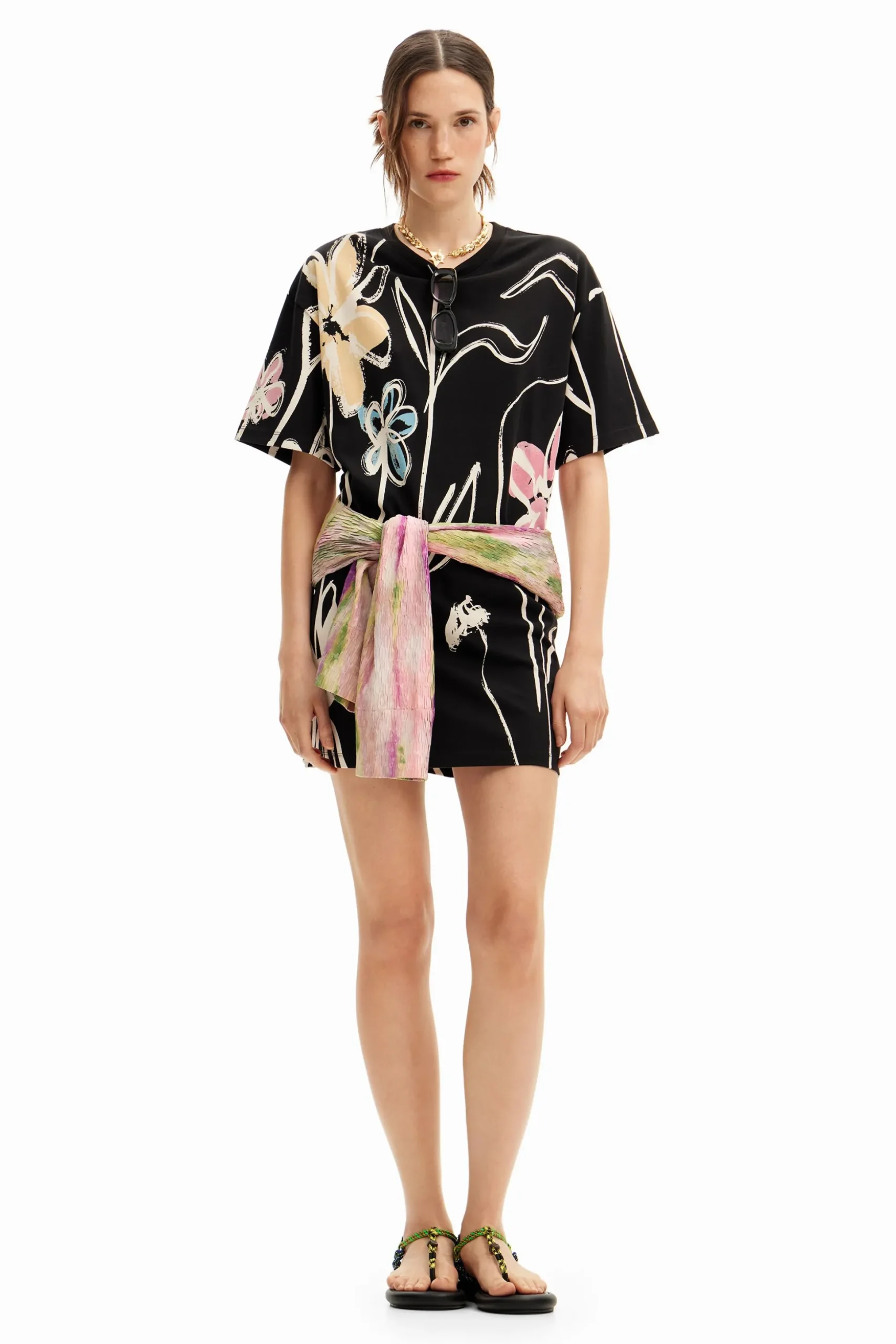 Vestido corto flores ilustradas