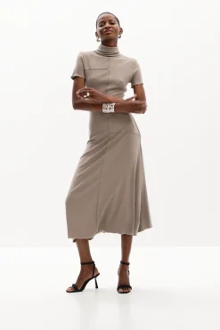 Vestido midi cuello alto