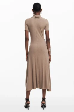 Vestido midi cuello alto