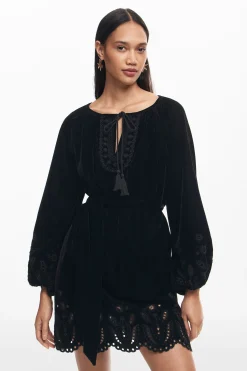 Vestido mini bordados