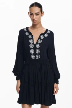 Vestido mini detalles