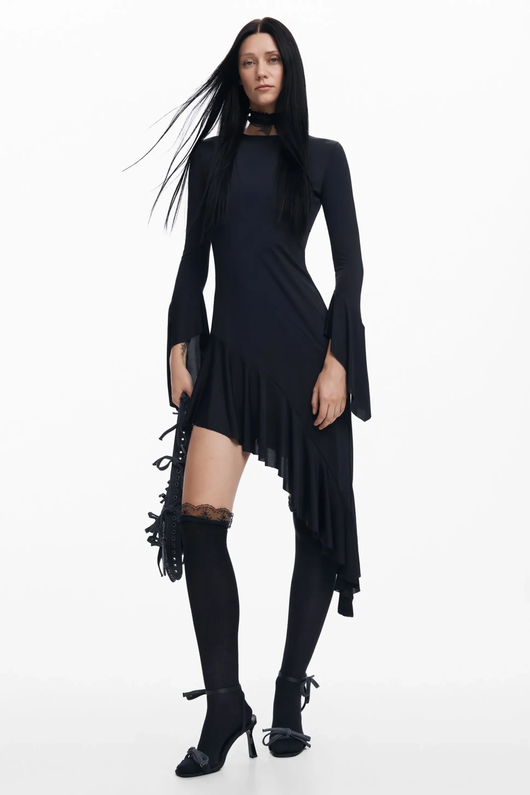 Vestido negro asimétrico María Escoté